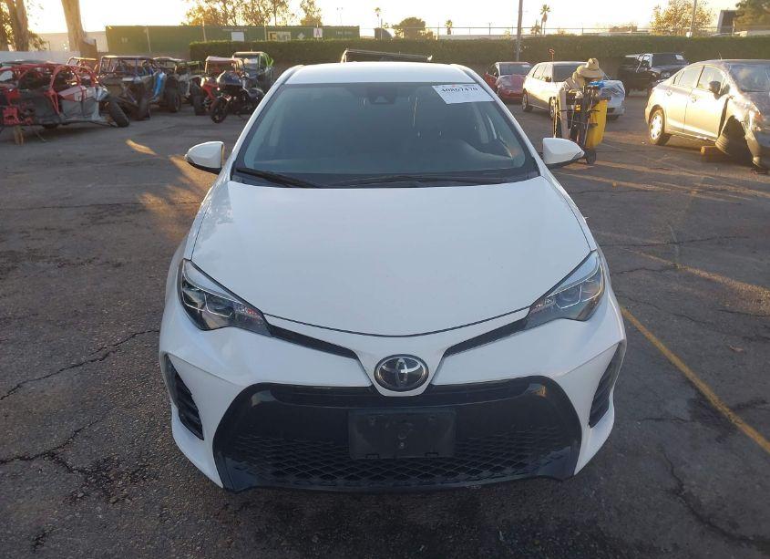 Photo 12 of 2018 Toyota Corolla SE (VIN 5YFBURHE2JP781385)