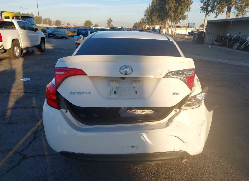 Photo 16 of 2018 Toyota Corolla SE (VIN 5YFBURHE2JP781385)