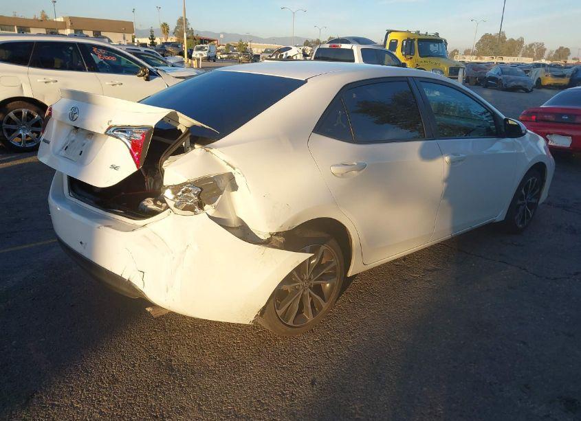 Photo 4 of 2018 Toyota Corolla SE (VIN 5YFBURHE2JP781385)