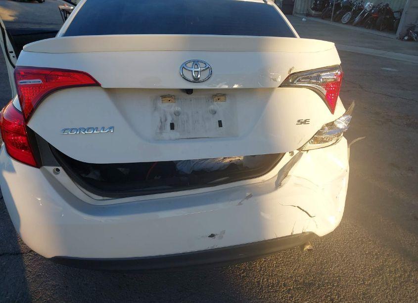Photo 6 of 2018 Toyota Corolla SE (VIN 5YFBURHE2JP781385)
