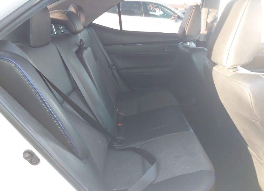 Photo 8 of 2018 Toyota Corolla SE (VIN 5YFBURHE2JP781385)