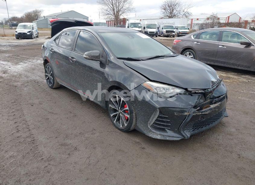 2018 Toyota Corolla SE (VIN 5YFBURHE2JP785842) main photo