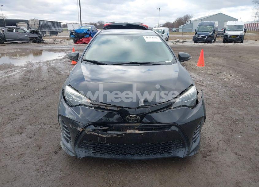 Photo 13 of 2018 Toyota Corolla SE (VIN 5YFBURHE2JP785842)