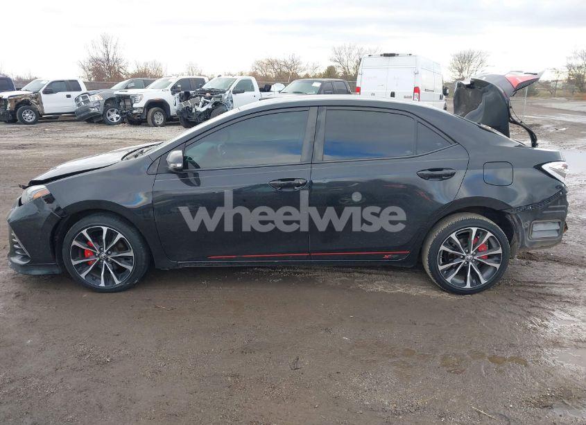 Photo 15 of 2018 Toyota Corolla SE (VIN 5YFBURHE2JP785842)