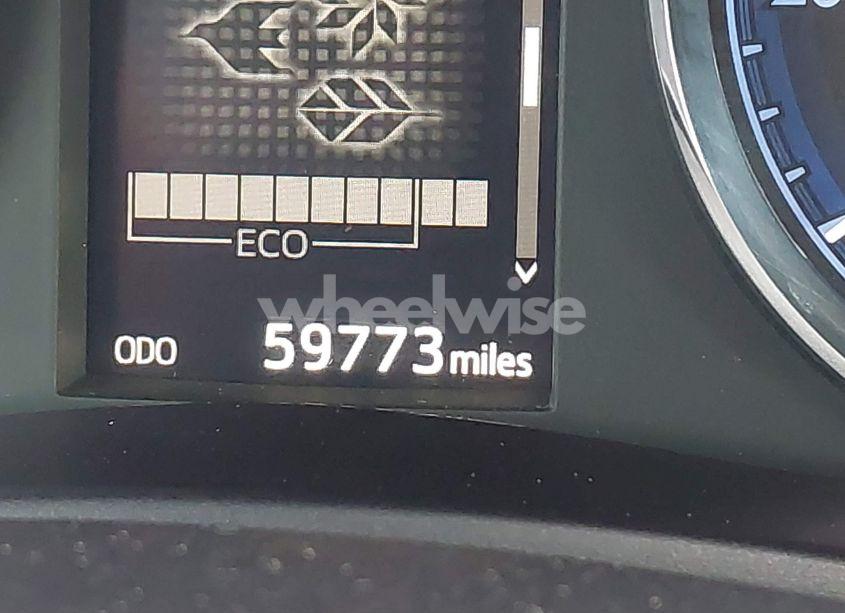 Photo 16 of 2018 Toyota Corolla SE (VIN 5YFBURHE2JP785842)