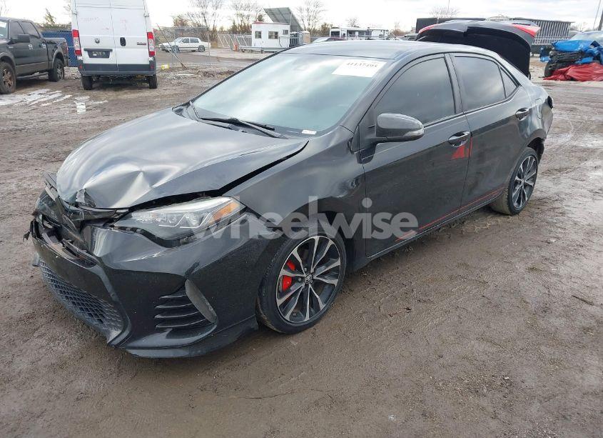 Photo 2 of 2018 Toyota Corolla SE (VIN 5YFBURHE2JP785842)