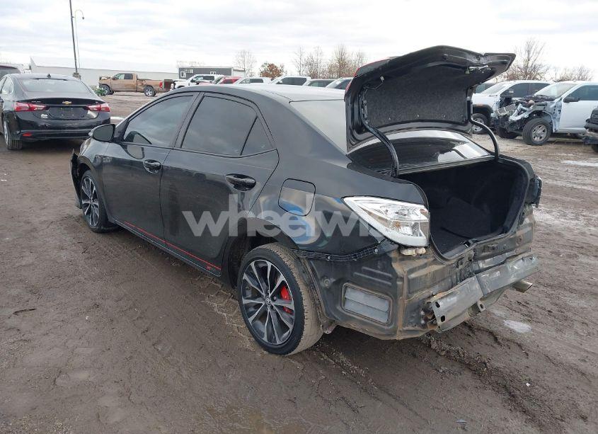 Photo 3 of 2018 Toyota Corolla SE (VIN 5YFBURHE2JP785842)