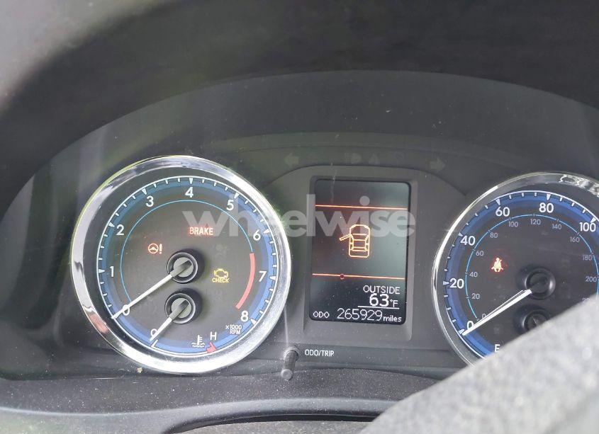 Photo 7 of 2018 Toyota Corolla LE (VIN 5YFBURHE2JP791740)