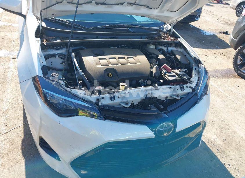 Photo 10 of 2018 Toyota Corolla LE (VIN 5YFBURHE2JP796873)