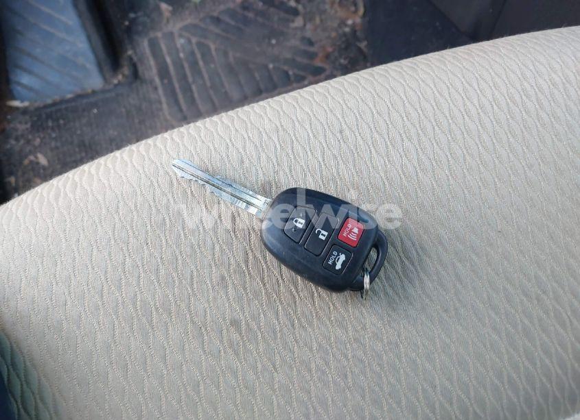 Photo 11 of 2018 Toyota Corolla LE (VIN 5YFBURHE2JP796873)