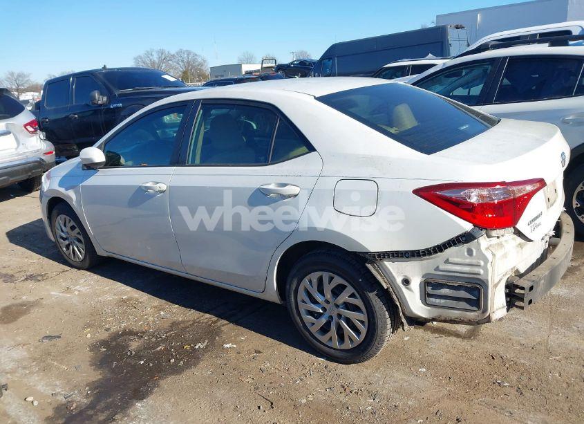 Photo 14 of 2018 Toyota Corolla LE (VIN 5YFBURHE2JP796873)