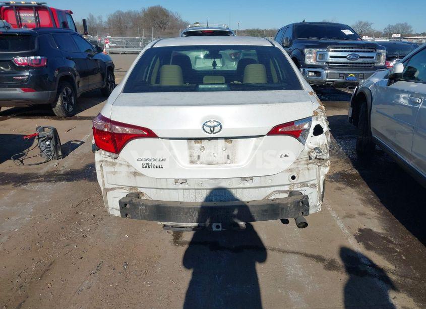 Photo 16 of 2018 Toyota Corolla LE (VIN 5YFBURHE2JP796873)