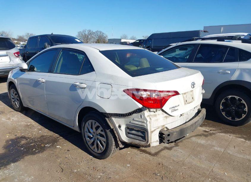 Photo 3 of 2018 Toyota Corolla LE (VIN 5YFBURHE2JP796873)