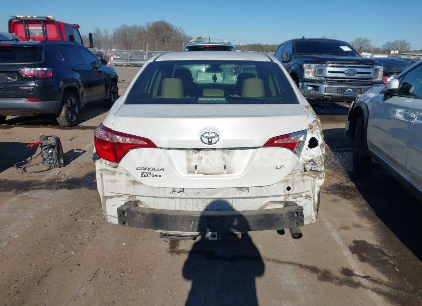 Photo 6 of 2018 Toyota Corolla LE (VIN 5YFBURHE2JP796873)