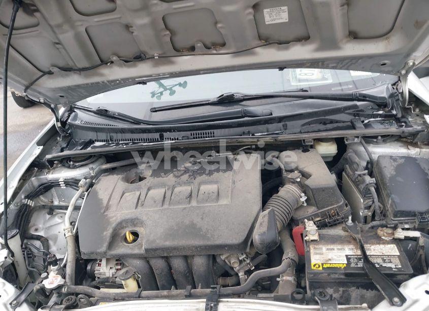 Photo 10 of 2018 Toyota Corolla LE (VIN 5YFBURHE2JP809170)