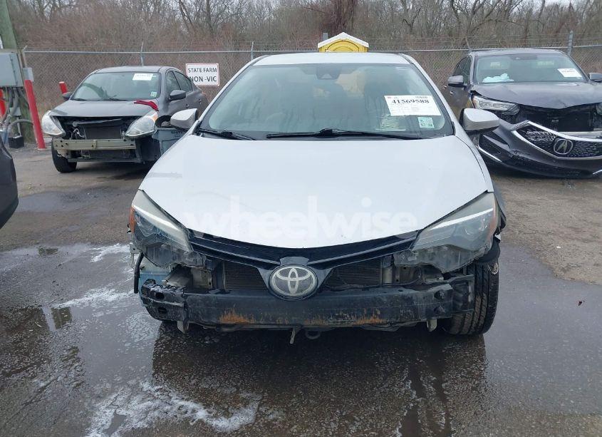 Photo 13 of 2018 Toyota Corolla LE (VIN 5YFBURHE2JP809170)