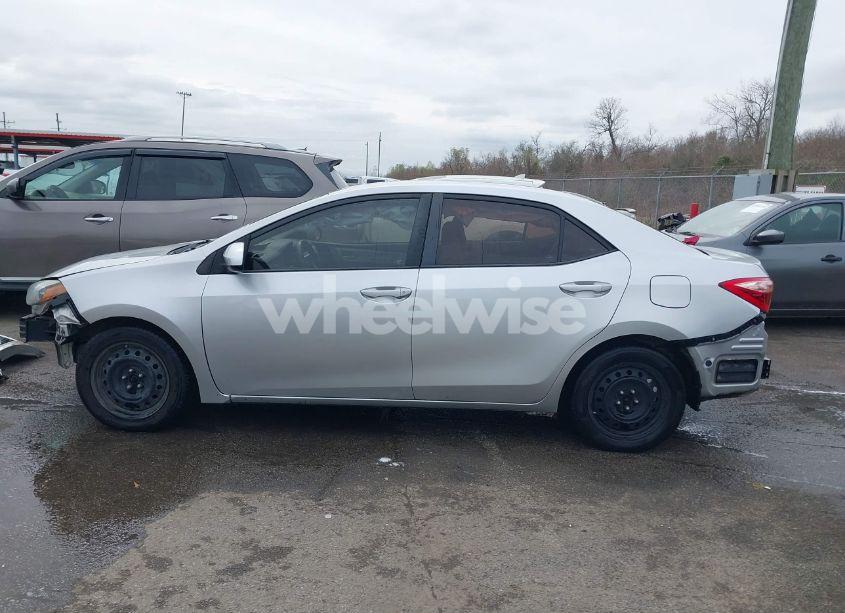 Photo 15 of 2018 Toyota Corolla LE (VIN 5YFBURHE2JP809170)