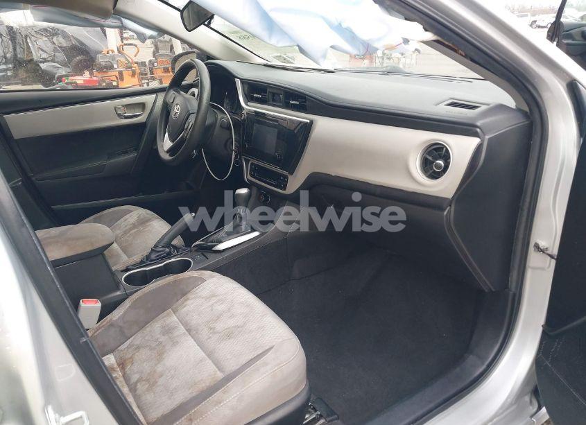 Photo 5 of 2018 Toyota Corolla LE (VIN 5YFBURHE2JP809170)