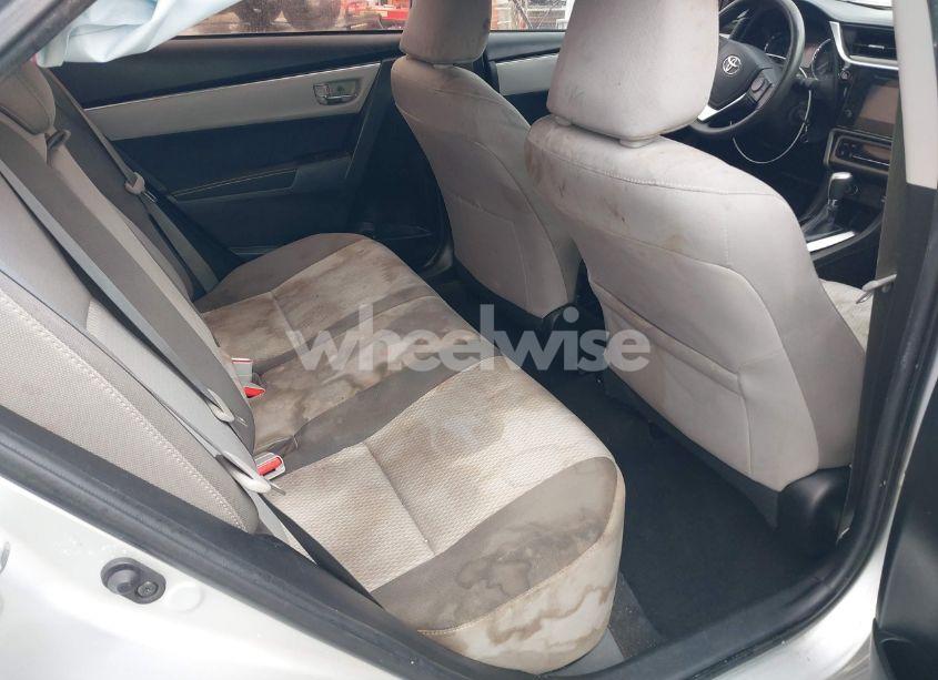 Photo 8 of 2018 Toyota Corolla LE (VIN 5YFBURHE2JP809170)