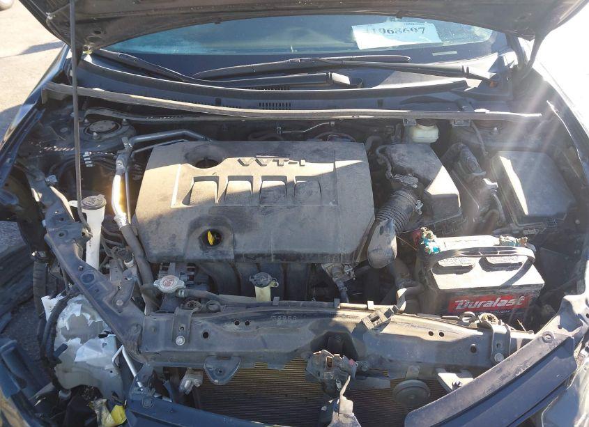 Photo 10 of 2018 Toyota Corolla LE (VIN 5YFBURHE2JP815325)