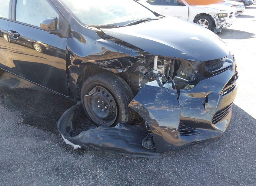 Photo 6 of 2018 Toyota Corolla LE (VIN 5YFBURHE2JP815325)