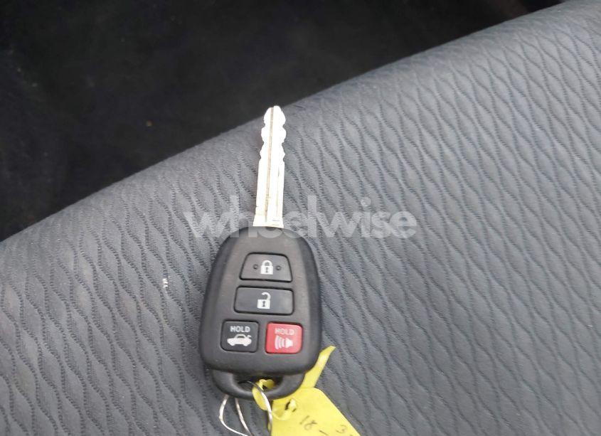 Photo 11 of 2018 Toyota Corolla LE (VIN 5YFBURHE2JP818208)