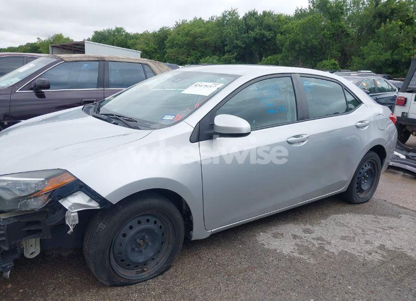 Photo 15 of 2018 Toyota Corolla LE (VIN 5YFBURHE2JP818208)