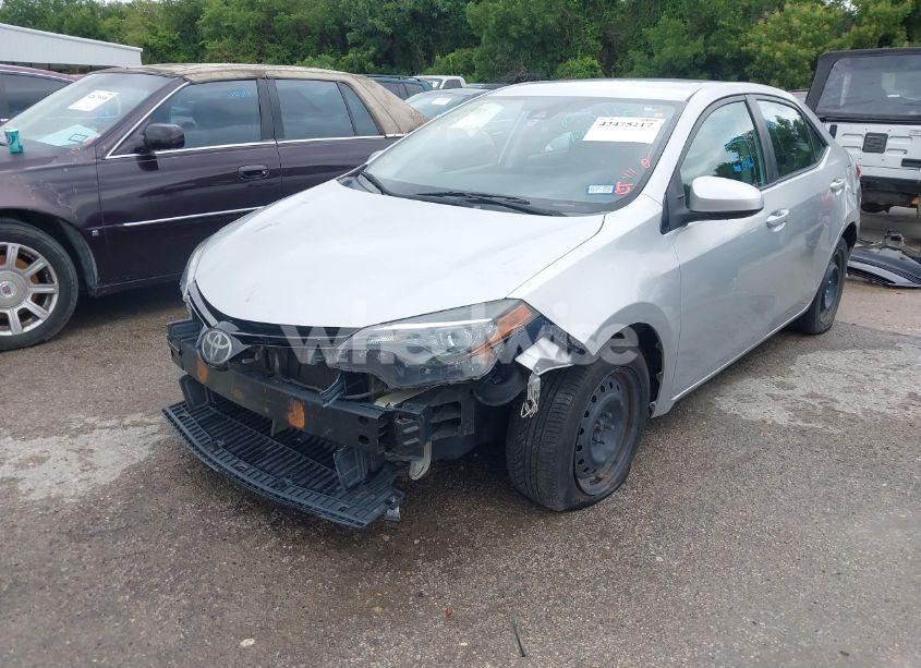 Photo 2 of 2018 Toyota Corolla LE (VIN 5YFBURHE2JP818208)