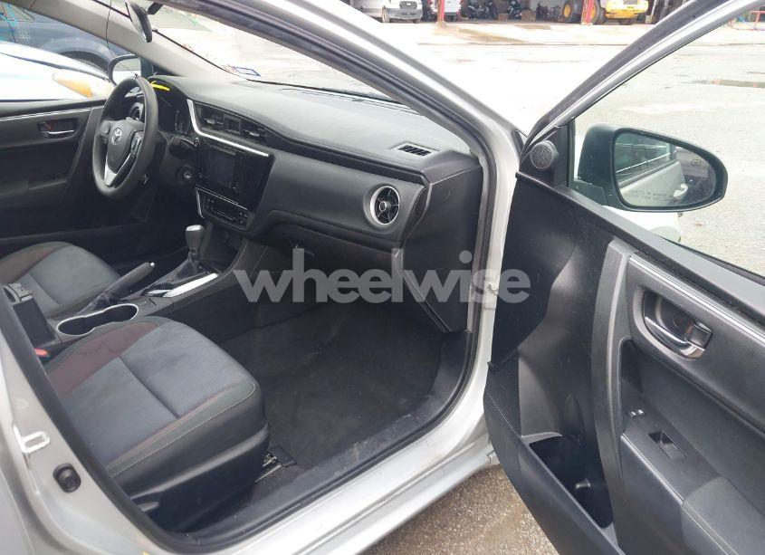 Photo 5 of 2018 Toyota Corolla LE (VIN 5YFBURHE2JP818208)