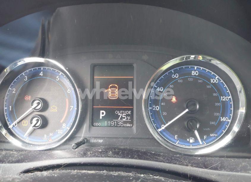 Photo 7 of 2018 Toyota Corolla LE (VIN 5YFBURHE2JP818208)