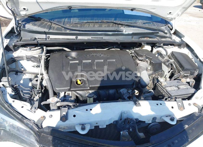 Photo 10 of 2018 Toyota Corolla LE (VIN 5YFBURHE2JP818824)