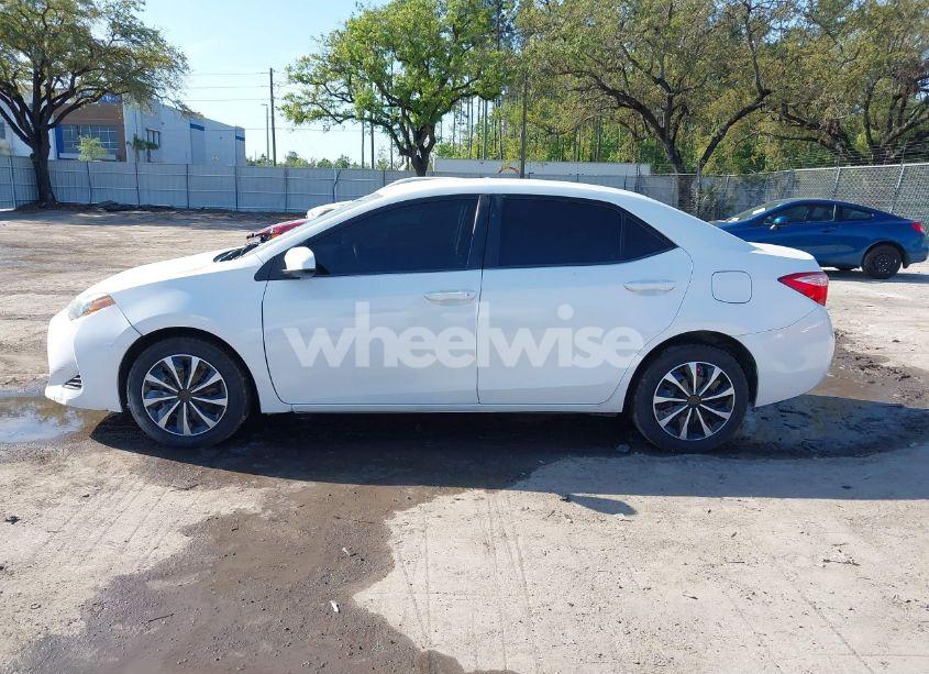 Photo 14 of 2018 Toyota Corolla LE (VIN 5YFBURHE2JP818824)