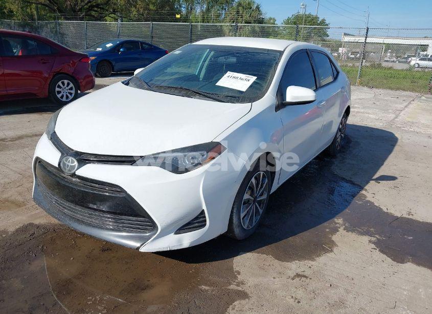 Photo 2 of 2018 Toyota Corolla LE (VIN 5YFBURHE2JP818824)