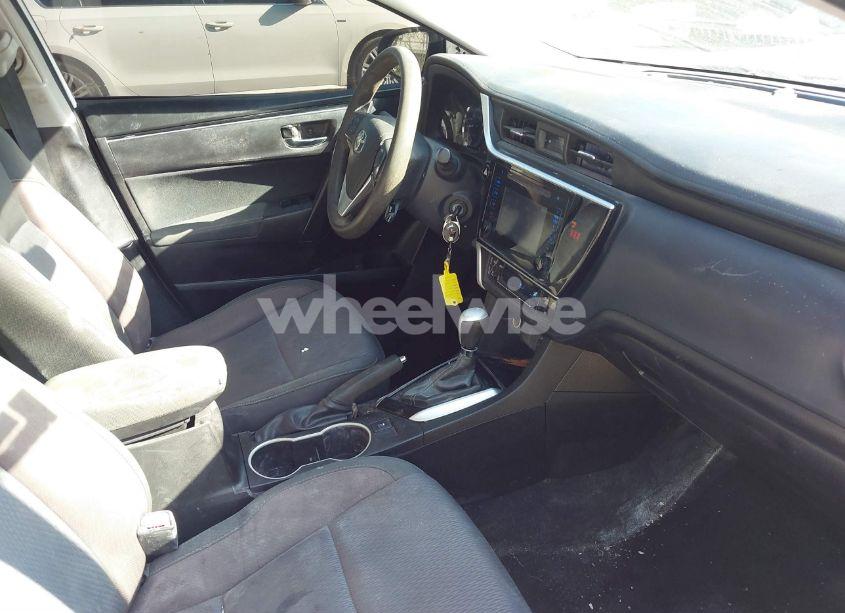 Photo 5 of 2018 Toyota Corolla LE (VIN 5YFBURHE2JP818824)