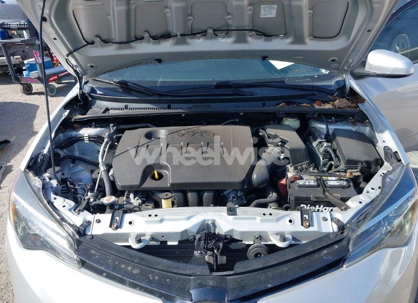 Photo 10 of 2018 Toyota Corolla LE (VIN 5YFBURHE2JP825532)