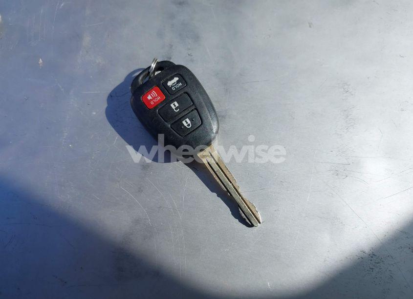 Photo 11 of 2018 Toyota Corolla LE (VIN 5YFBURHE2JP825532)