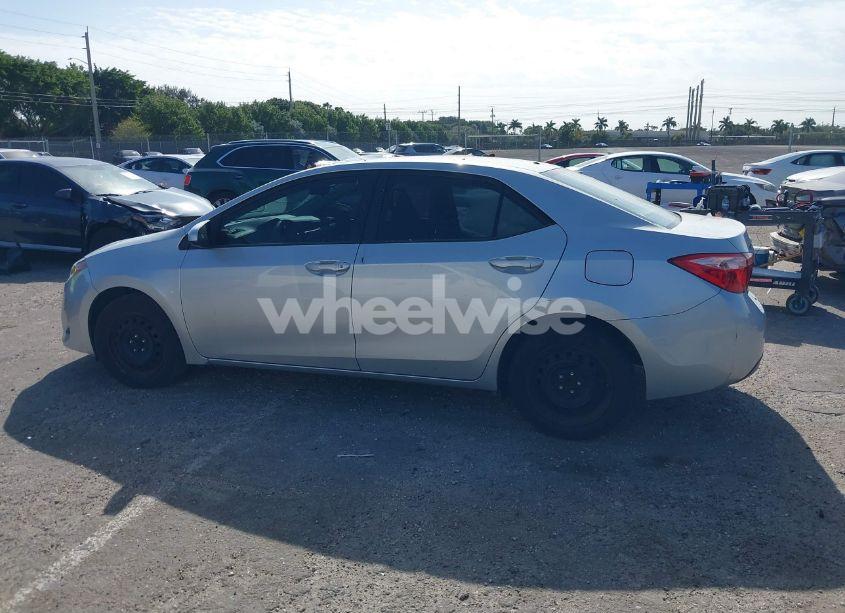 Photo 14 of 2018 Toyota Corolla LE (VIN 5YFBURHE2JP825532)