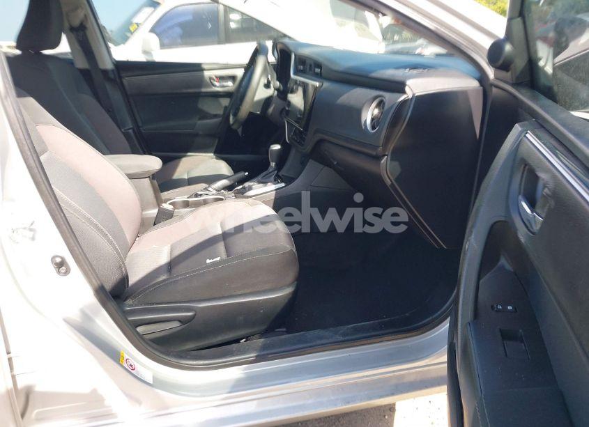 Photo 5 of 2018 Toyota Corolla LE (VIN 5YFBURHE2JP825532)