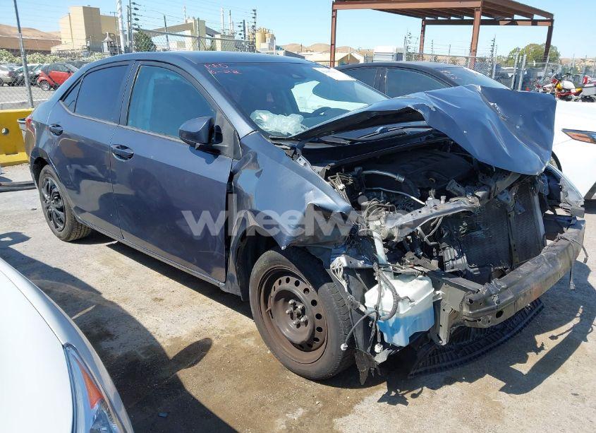 2018 Toyota Corolla LE (VIN 5YFBURHE2JP826065) main photo