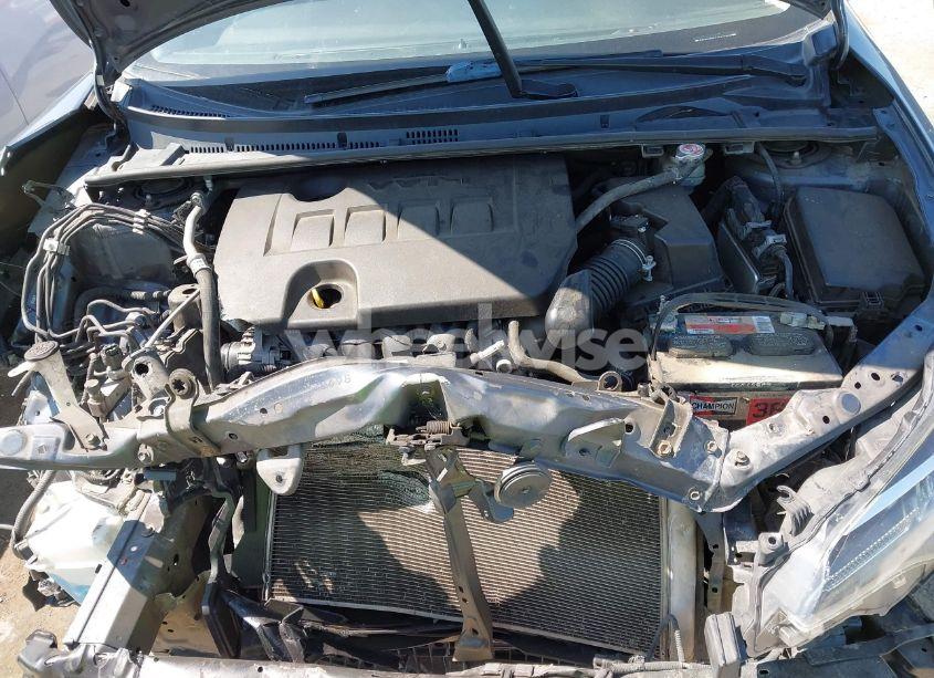 Photo 10 of 2018 Toyota Corolla LE (VIN 5YFBURHE2JP826065)