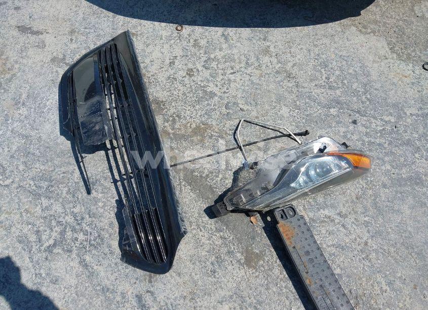 Photo 12 of 2018 Toyota Corolla LE (VIN 5YFBURHE2JP826065)