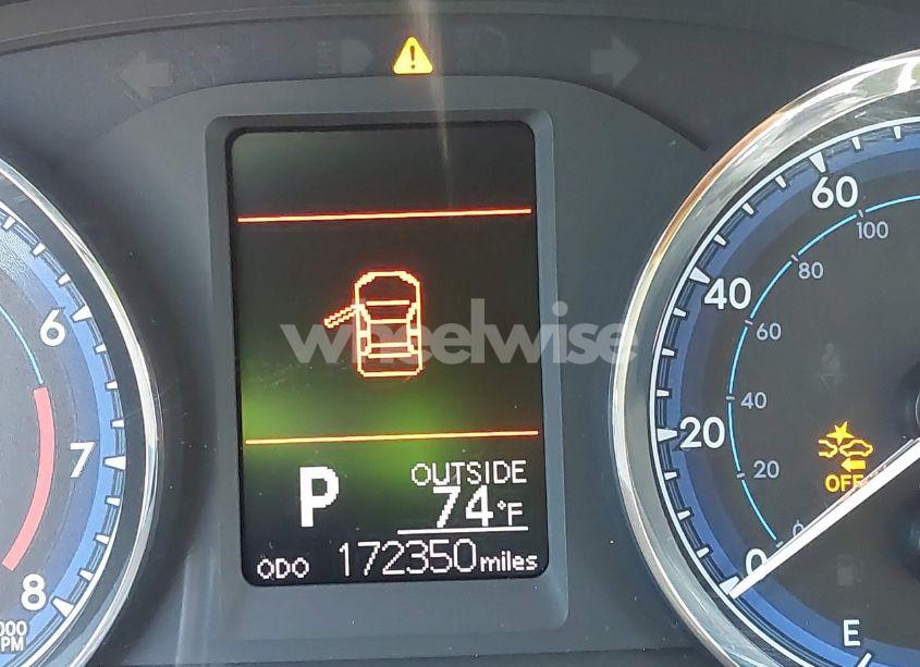 Photo 16 of 2018 Toyota Corolla LE (VIN 5YFBURHE2JP826065)