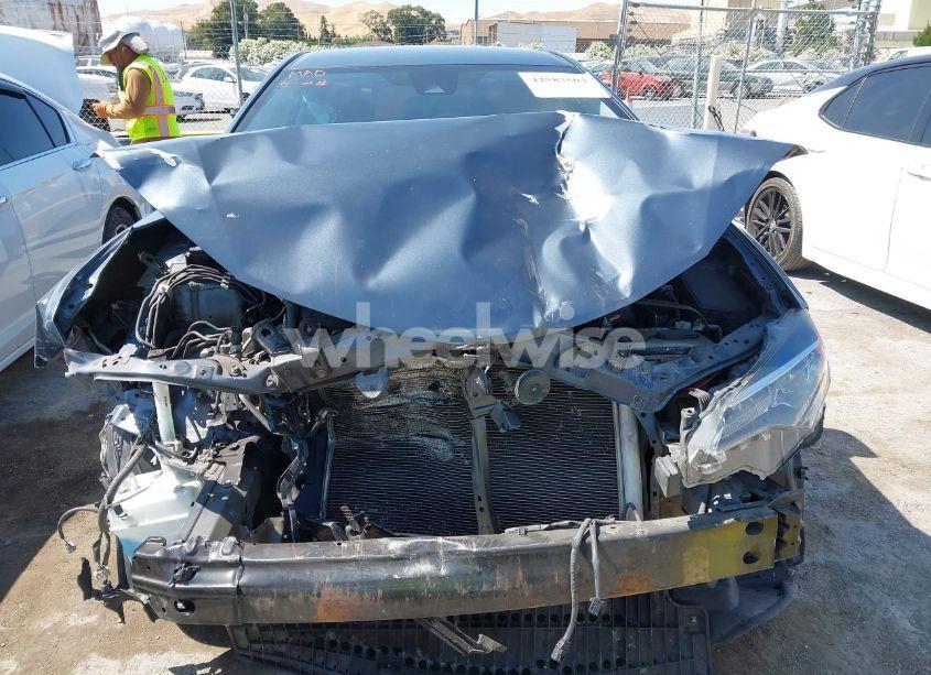 Photo 6 of 2018 Toyota Corolla LE (VIN 5YFBURHE2JP826065)