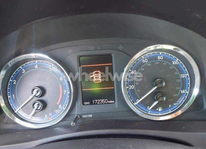 Photo 7 of 2018 Toyota Corolla LE (VIN 5YFBURHE2JP826065)