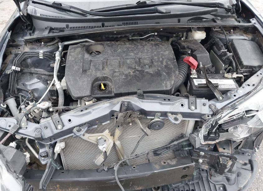 Photo 10 of 2018 Toyota Corolla L/LE/XLE/SE/XSE (VIN 5YFBURHE2JP840189)