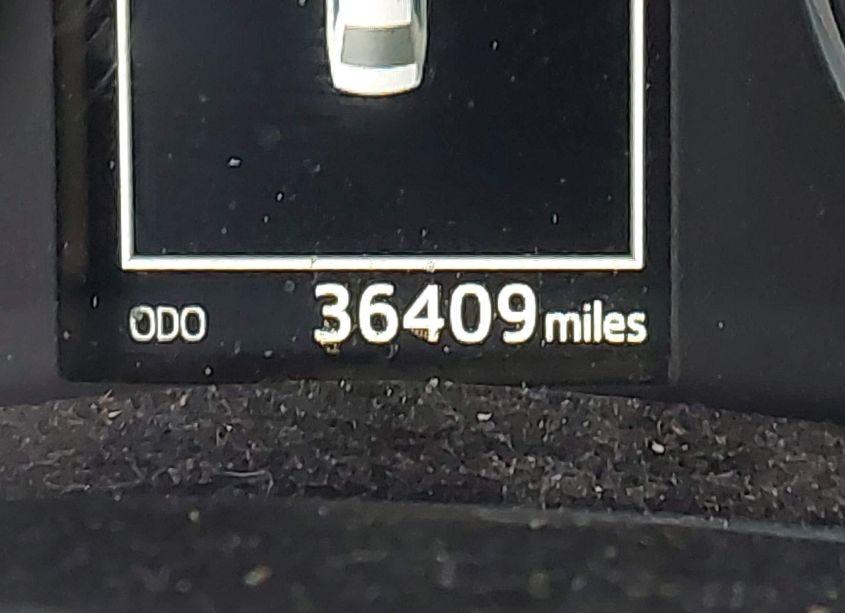 Photo 16 of 2018 Toyota Corolla L/LE/XLE/SE/XSE (VIN 5YFBURHE2JP840189)