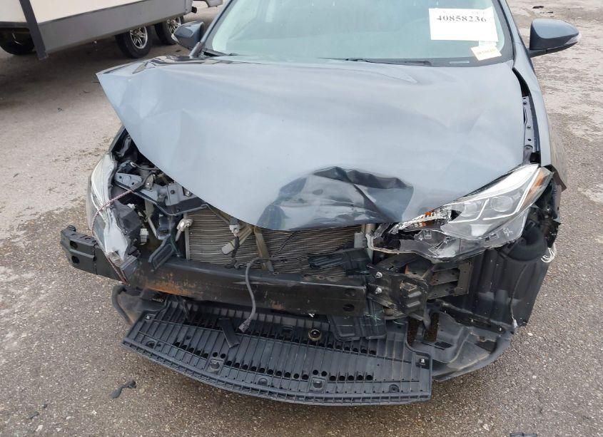 Photo 6 of 2018 Toyota Corolla L/LE/XLE/SE/XSE (VIN 5YFBURHE2JP840189)