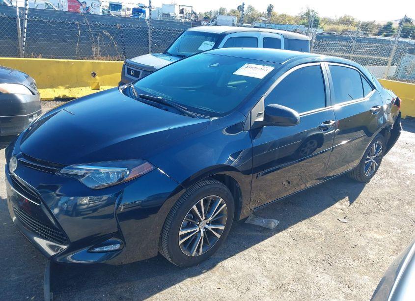 Photo 2 of 2018 Toyota Corolla L/LE/XLE/SE/XSE (VIN 5YFBURHE2JP845666)