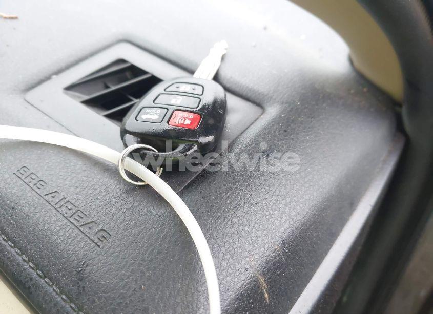 Photo 11 of 2018 Toyota Corolla LE (VIN 5YFBURHE2JP848471)