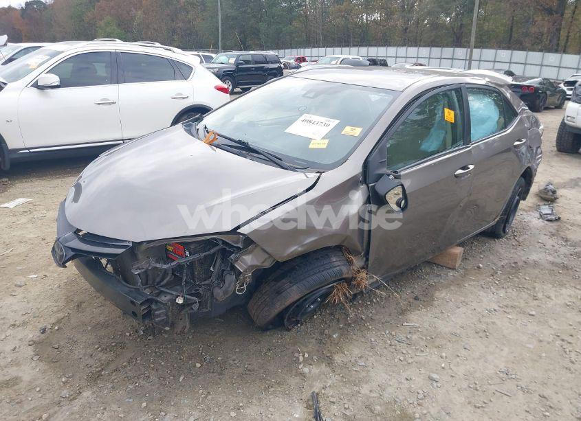 Photo 6 of 2018 Toyota Corolla LE (VIN 5YFBURHE2JP848471)